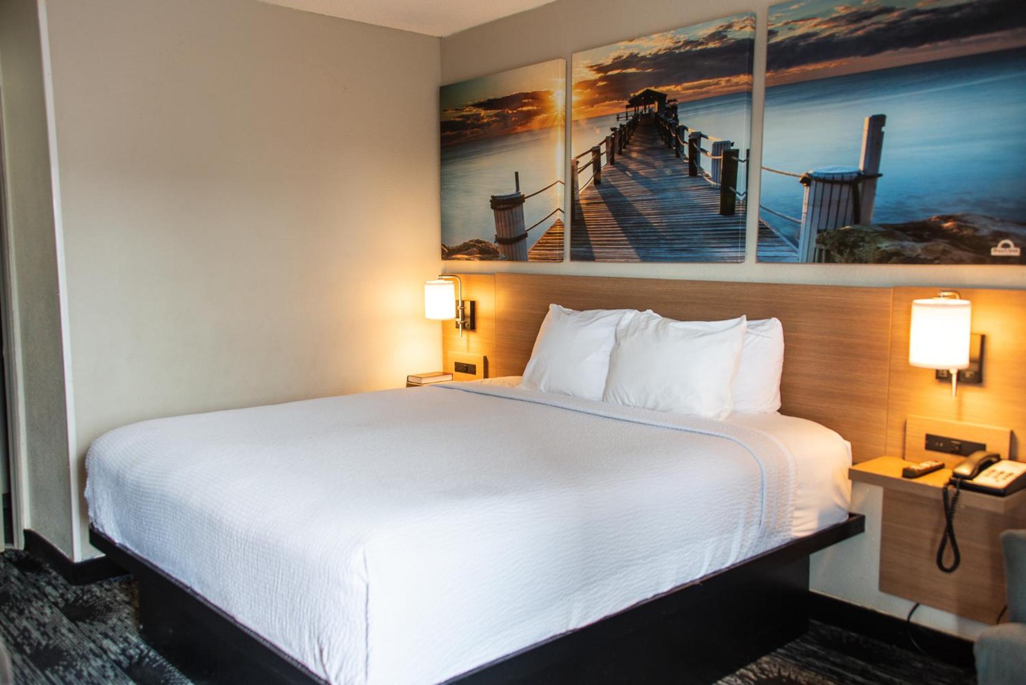 Days By Wyndham Hotel Troy