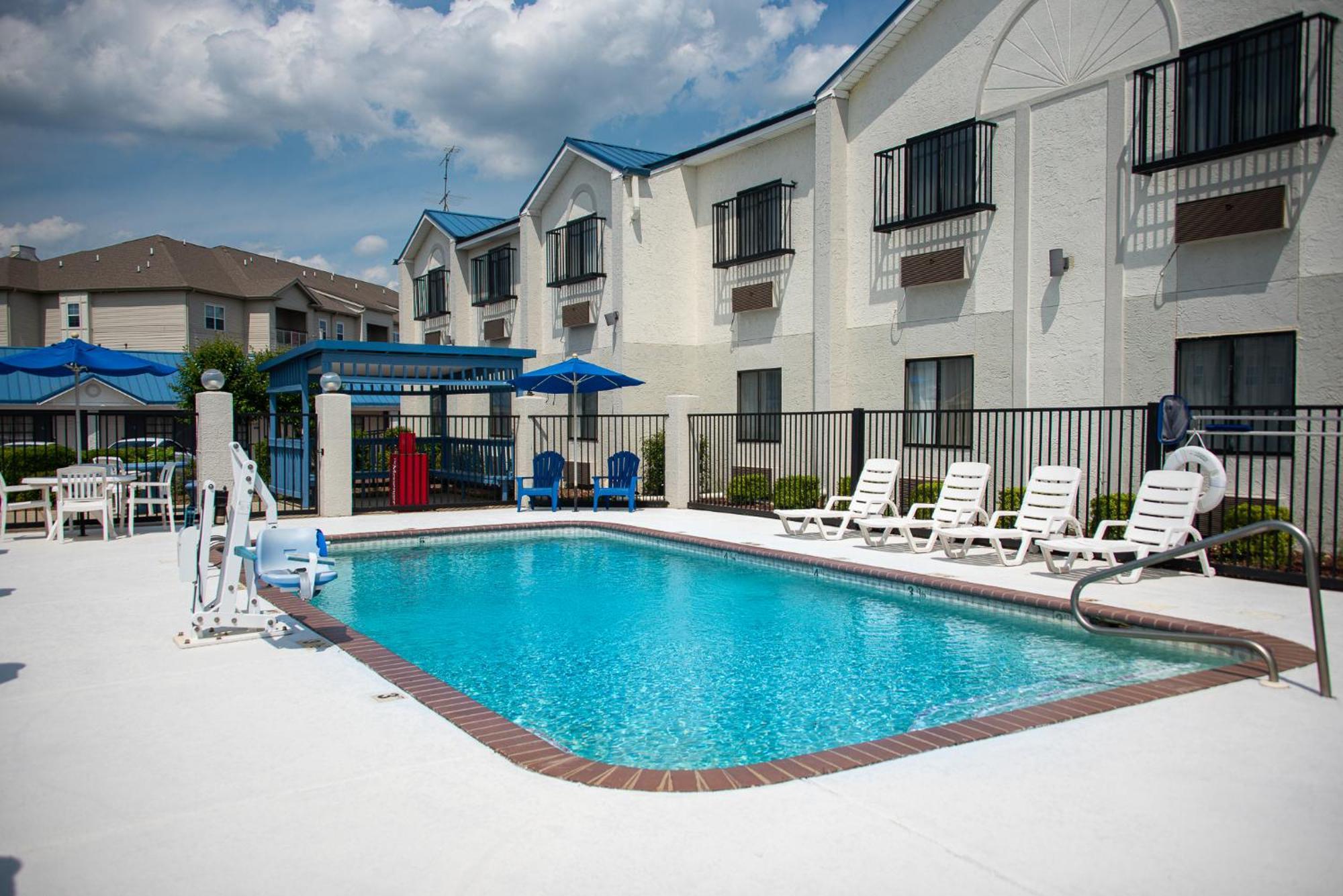 Days By Wyndham Hotel Troy